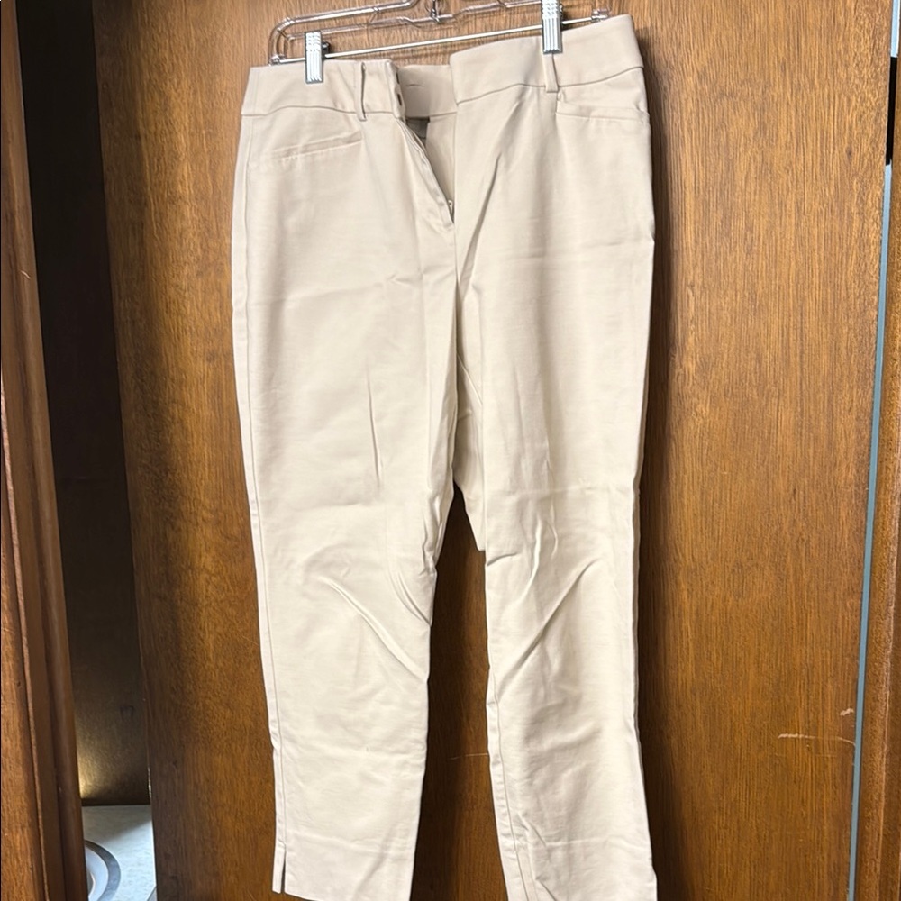LOFT Women's Capris in Beige